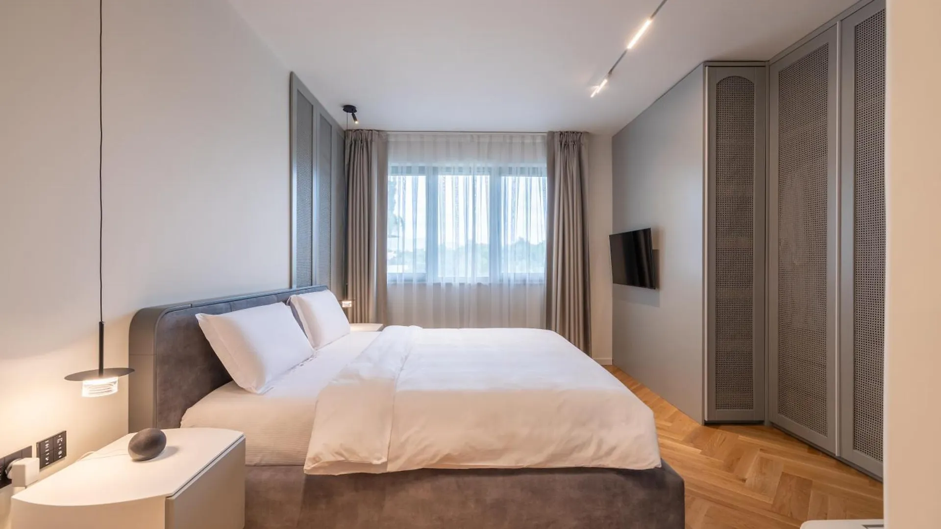 Vater Selected Apartments Tirana 0*,